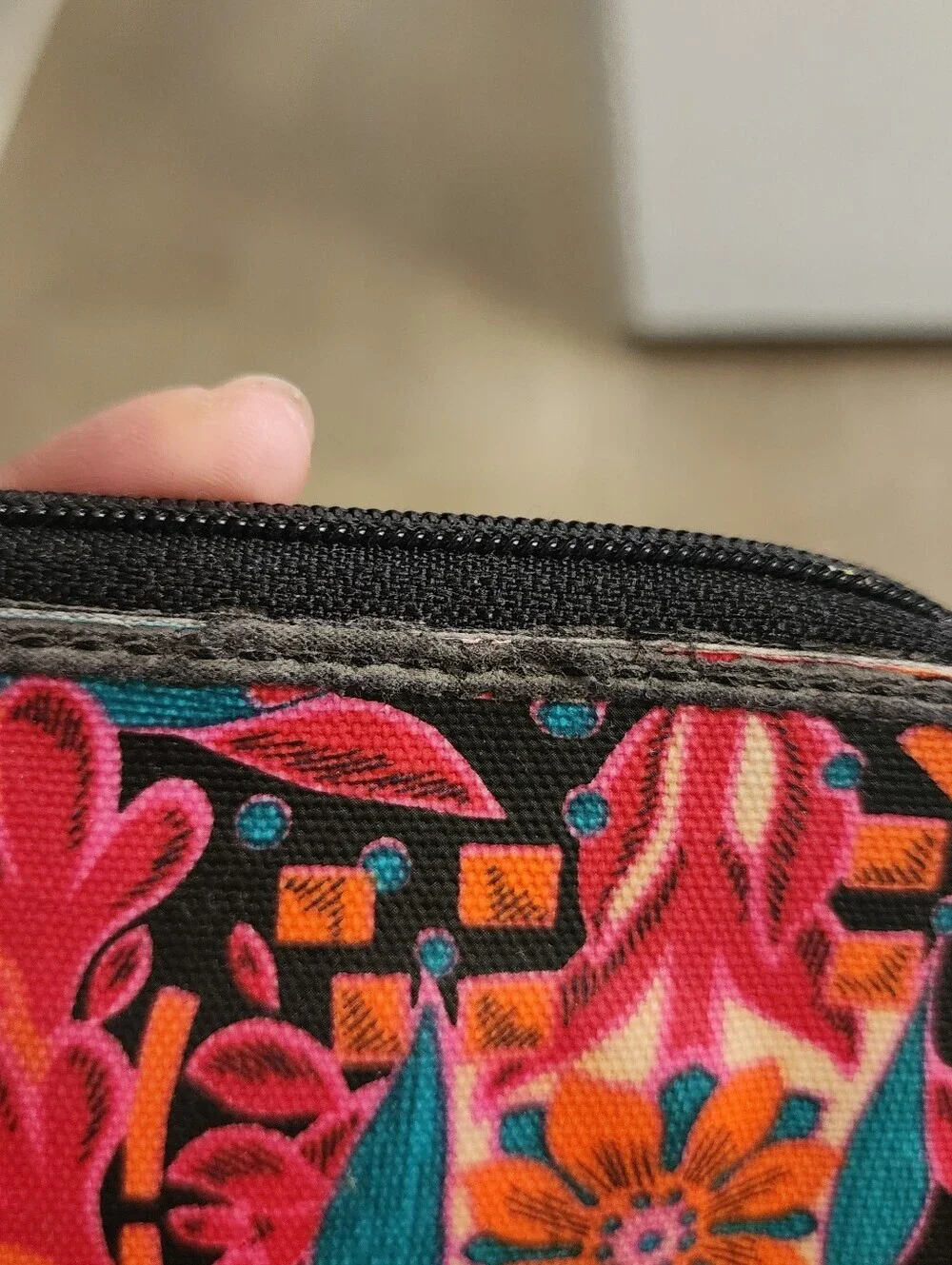 Fossil Key-Per Floral Print Coated Canvas Wristlet Wallet (Peeling, Fair Cond)
